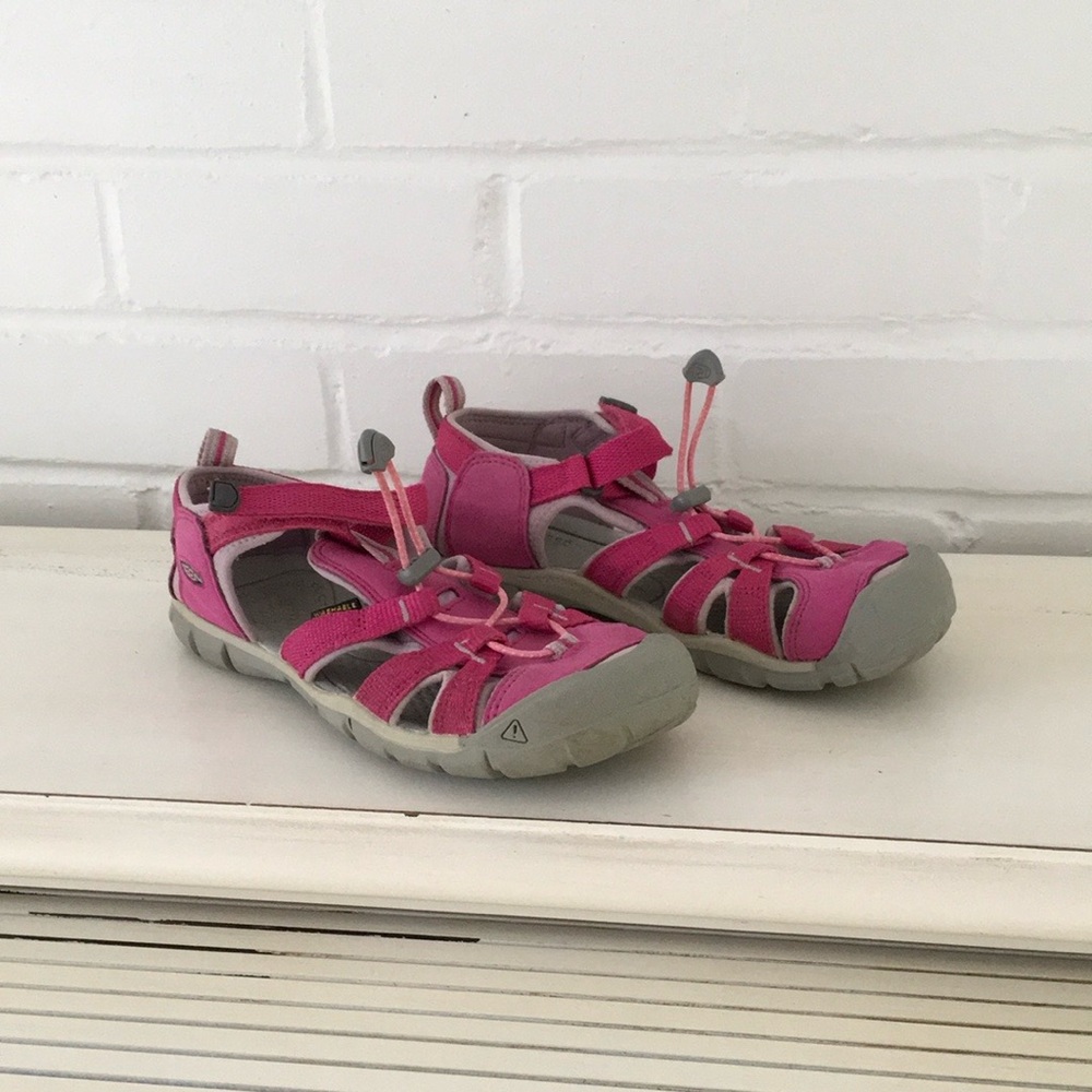 Girls Pink Keen Size 4 Water Beach Pool Summer Comfy Shoes/Sandals